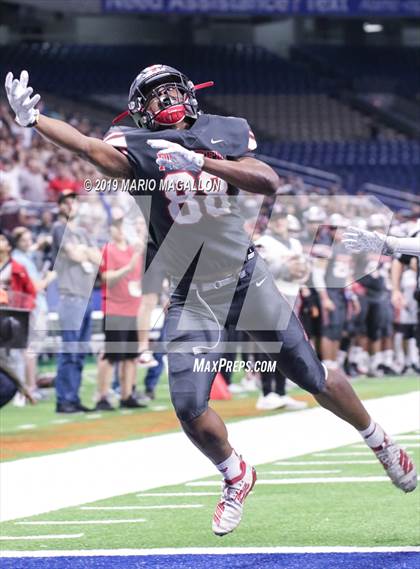 Thumbnail 1 in Pioneer vs Boerne-Champion (UIL 5A Regional Playoff) photogallery.