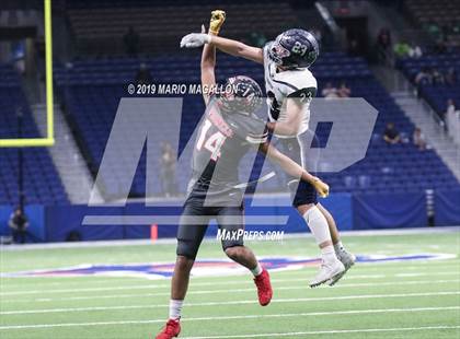 Thumbnail 3 in Pioneer vs Boerne-Champion (UIL 5A Regional Playoff) photogallery.