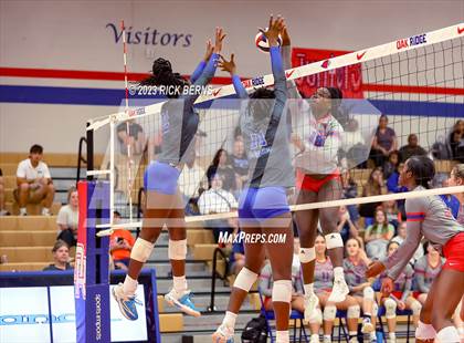 Thumbnail 2 in Grand Oaks @ Oak Ridge photogallery.