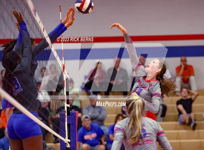 Thumbnail 3 in Grand Oaks @ Oak Ridge photogallery.