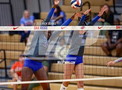Thumbnail 2 in Grand Oaks @ Oak Ridge photogallery.
