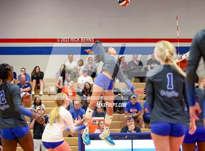 Thumbnail 3 in Grand Oaks @ Oak Ridge photogallery.