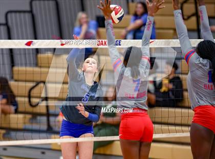 Thumbnail 3 in Grand Oaks @ Oak Ridge photogallery.