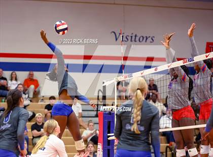 Thumbnail 3 in Grand Oaks @ Oak Ridge photogallery.