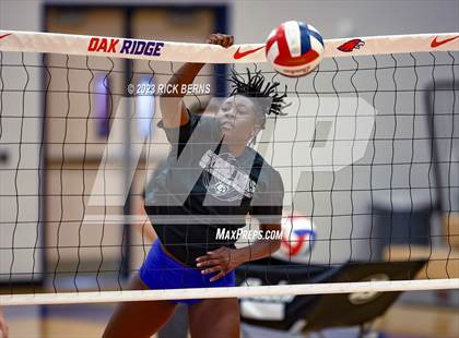 Thumbnail 3 in Grand Oaks @ Oak Ridge photogallery.