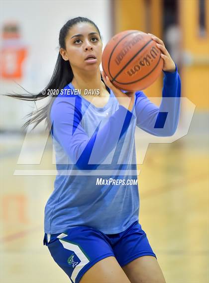 Thumbnail 3 in Xavier College Prep vs Perry photogallery.