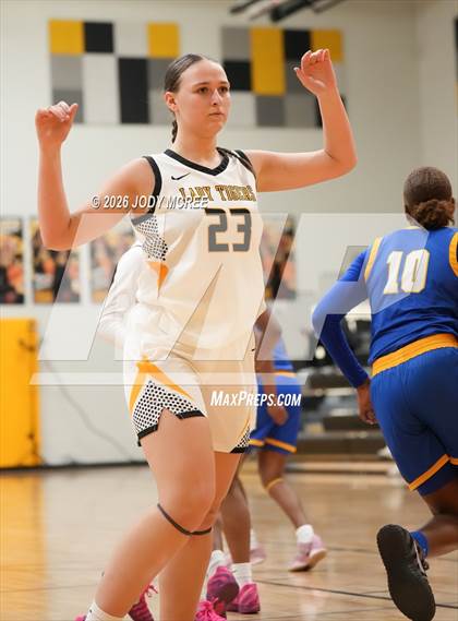 Thumbnail 2 in Tupelo @ Hernando photogallery.