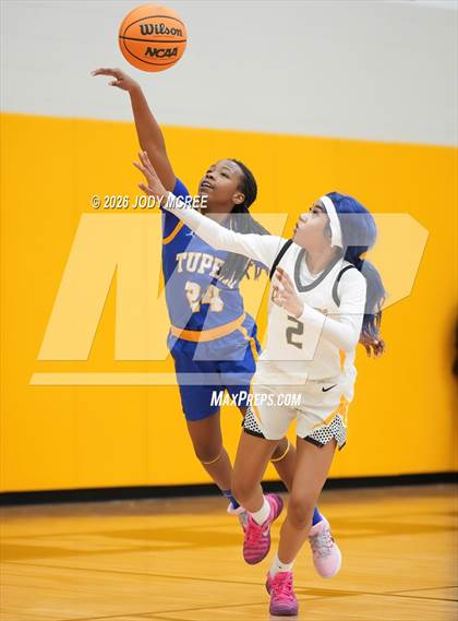 Thumbnail 2 in Tupelo @ Hernando photogallery.