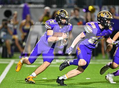 Thumbnail 2 in Port Neches-Groves vs. Liberty Hill (UIL 5A D2 Semifinal) photogallery.