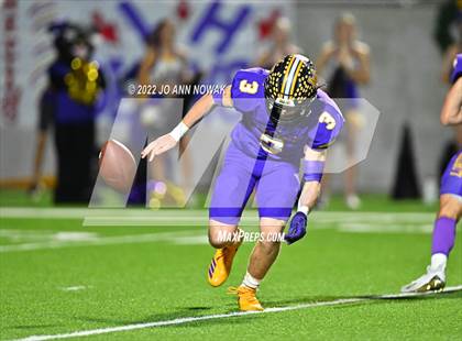 Thumbnail 2 in Port Neches-Groves vs. Liberty Hill (UIL 5A D2 Semifinal) photogallery.