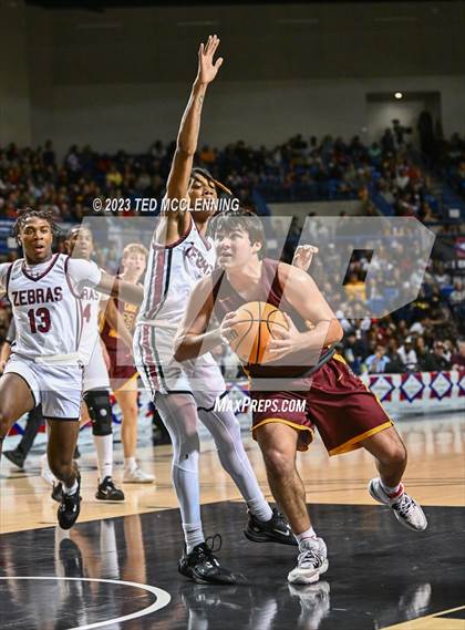 Thumbnail 2 in Pine Bluff vs. Lake Hamilton (AAA 5A State Final) photogallery.