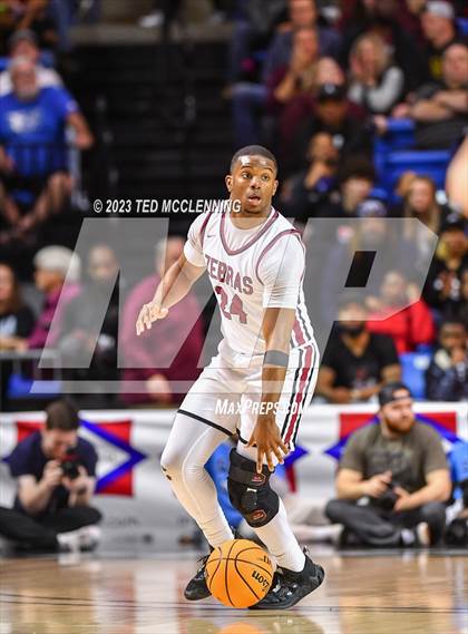 Thumbnail 2 in Pine Bluff vs. Lake Hamilton (AAA 5A State Final) photogallery.