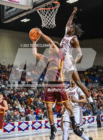 Thumbnail 2 in Pine Bluff vs. Lake Hamilton (AAA 5A State Final) photogallery.
