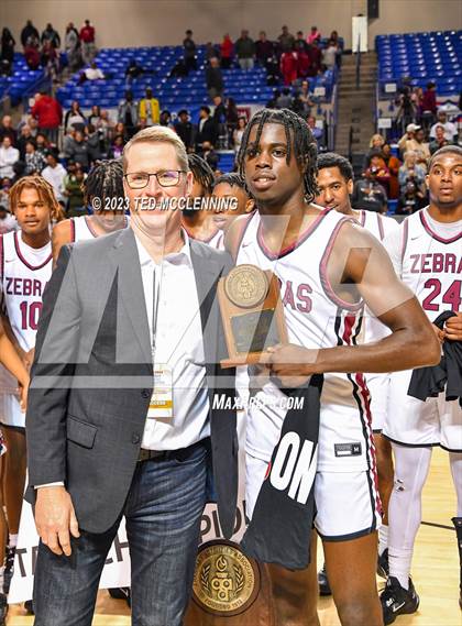 Thumbnail 2 in Pine Bluff vs. Lake Hamilton (AAA 5A State Final) photogallery.