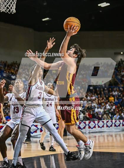 Thumbnail 3 in Pine Bluff vs. Lake Hamilton (AAA 5A State Final) photogallery.