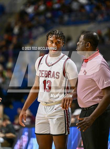 Thumbnail 2 in Pine Bluff vs. Lake Hamilton (AAA 5A State Final) photogallery.