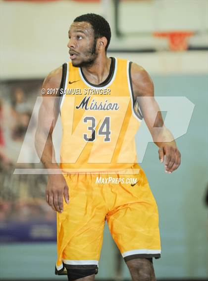 Thumbnail 3 in Mission vs. St. Ignatius (Leo LaRocca Sand Dune Classic) photogallery.