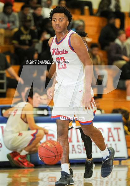 Thumbnail 3 in Mission vs. St. Ignatius (Leo LaRocca Sand Dune Classic) photogallery.