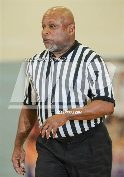 Thumbnail 3 in Mission vs. St. Ignatius (Leo LaRocca Sand Dune Classic) photogallery.