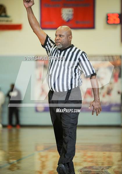 Thumbnail 3 in Mission vs. St. Ignatius (Leo LaRocca Sand Dune Classic) photogallery.