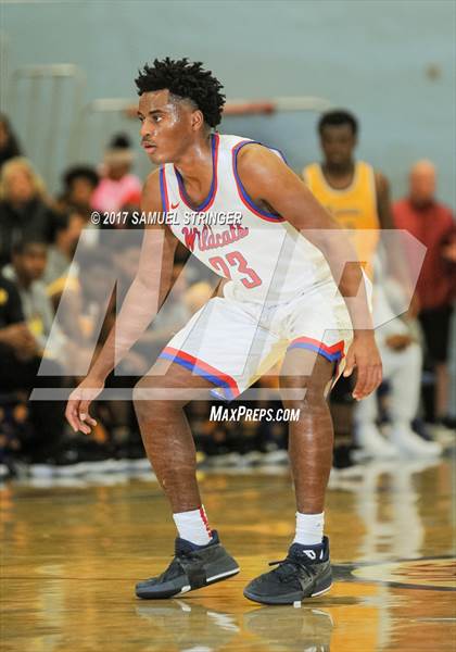 Thumbnail 2 in Mission vs. St. Ignatius (Leo LaRocca Sand Dune Classic) photogallery.