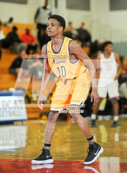 Thumbnail 2 in Mission vs. St. Ignatius (Leo LaRocca Sand Dune Classic) photogallery.