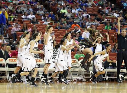 Thumbnail 3 in Plains vs. Kerens (UIL 1A Division 1 Final) photogallery.