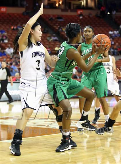 Thumbnail 3 in Plains vs. Kerens (UIL 1A Division 1 Final) photogallery.