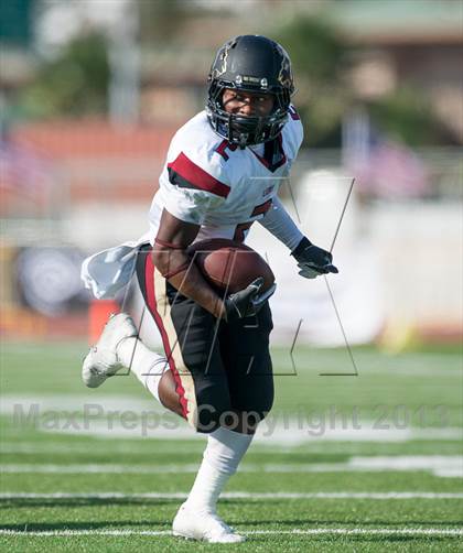Thumbnail 1 in Upland vs Oaks Christian (UT Honor Bowl) photogallery.