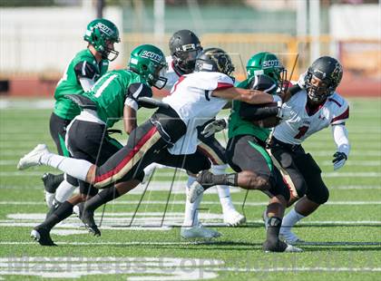 Thumbnail 1 in Upland vs Oaks Christian (UT Honor Bowl) photogallery.