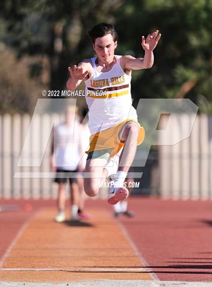 Thumbnail 1 in University @ Laguna Hills photogallery.