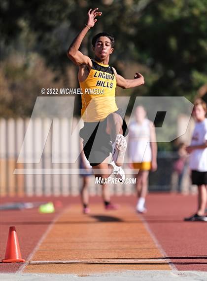 Thumbnail 1 in University @ Laguna Hills photogallery.