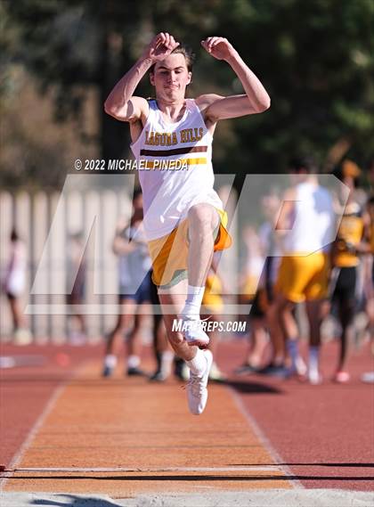 Thumbnail 1 in University @ Laguna Hills photogallery.