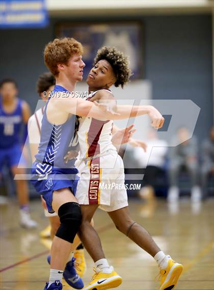 Thumbnail 3 in Windward vs. Clovis West (Nor Cal Tip Off Classic) photogallery.