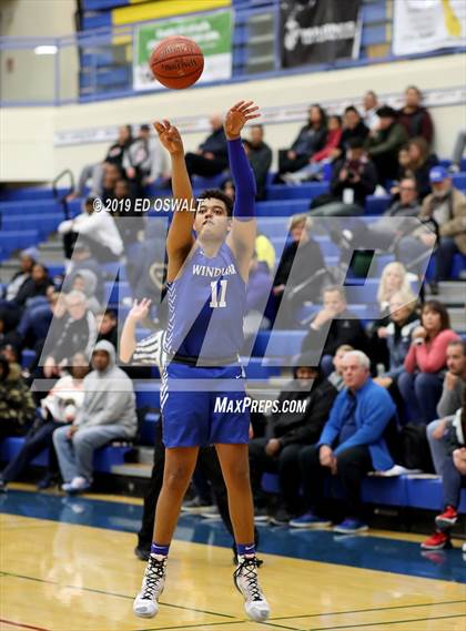 Thumbnail 2 in Windward vs. Clovis West (Nor Cal Tip Off Classic) photogallery.