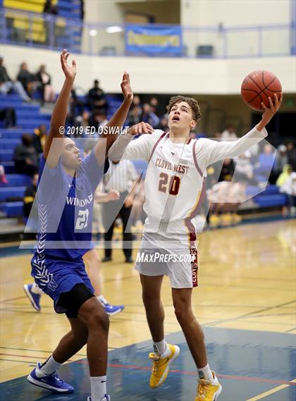 Thumbnail 3 in Windward vs. Clovis West (Nor Cal Tip Off Classic) photogallery.