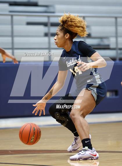 Thumbnail 1 in Richland vs Brewer (Weatherford Raising Cane's Christmas Classic) photogallery.