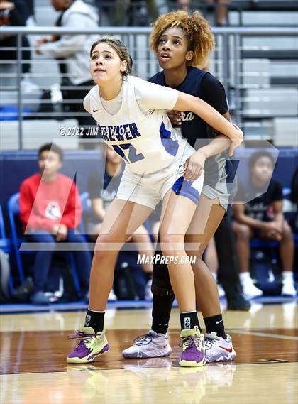 Thumbnail 1 in Richland vs Brewer (Weatherford Raising Cane's Christmas Classic) photogallery.