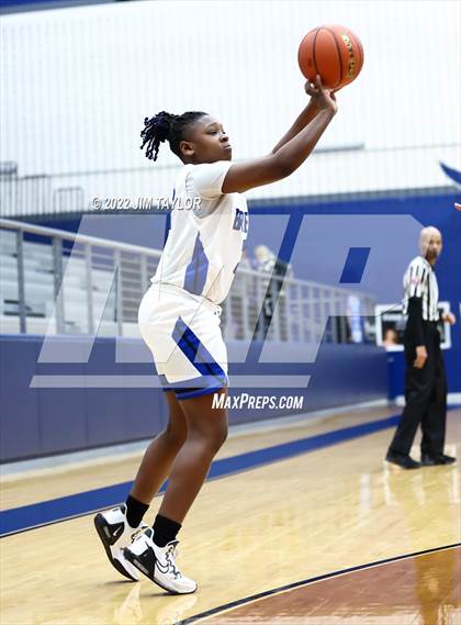 Thumbnail 2 in Richland vs Brewer (Weatherford Raising Cane's Christmas Classic) photogallery.