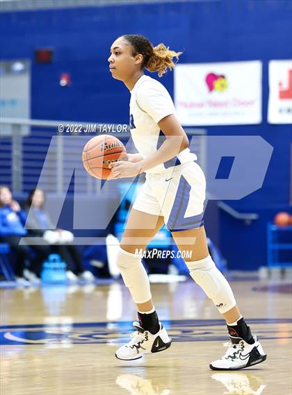 Thumbnail 3 in Richland vs Brewer (Weatherford Raising Cane's Christmas Classic) photogallery.