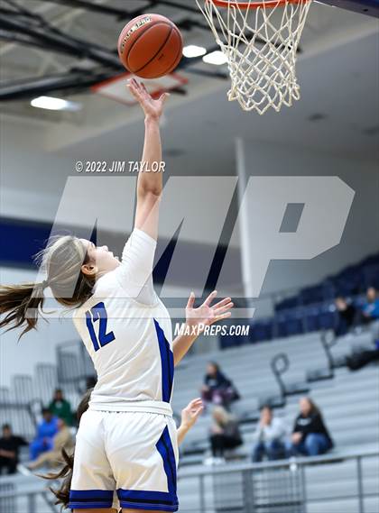 Thumbnail 2 in Richland vs Brewer (Weatherford Raising Cane's Christmas Classic) photogallery.