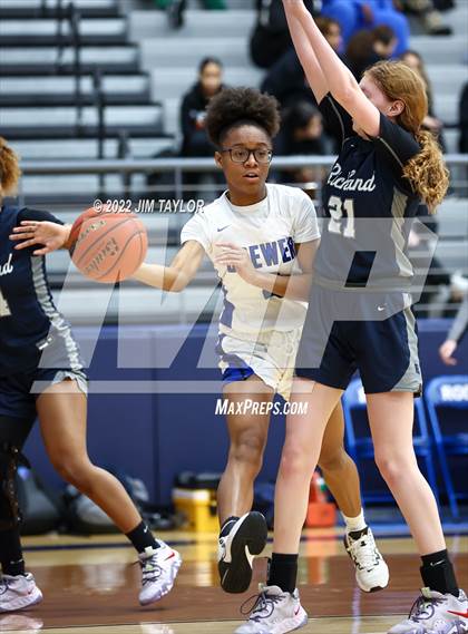 Thumbnail 1 in Richland vs Brewer (Weatherford Raising Cane's Christmas Classic) photogallery.