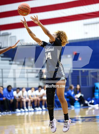 Thumbnail 3 in Richland vs Brewer (Weatherford Raising Cane's Christmas Classic) photogallery.