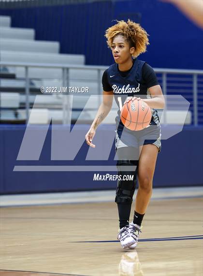 Thumbnail 3 in Richland vs Brewer (Weatherford Raising Cane's Christmas Classic) photogallery.