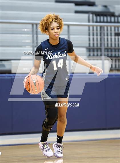 Thumbnail 3 in Richland vs Brewer (Weatherford Raising Cane's Christmas Classic) photogallery.