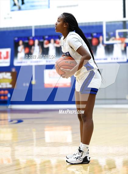 Thumbnail 2 in Richland vs Brewer (Weatherford Raising Cane's Christmas Classic) photogallery.