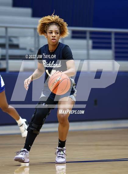 Thumbnail 1 in Richland vs Brewer (Weatherford Raising Cane's Christmas Classic) photogallery.