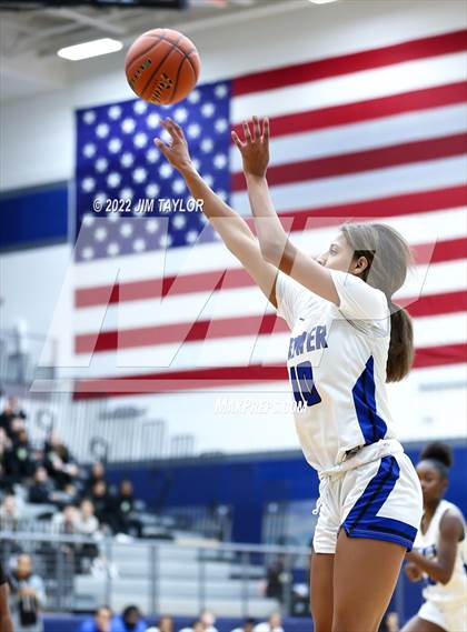 Thumbnail 3 in Richland vs Brewer (Weatherford Raising Cane's Christmas Classic) photogallery.