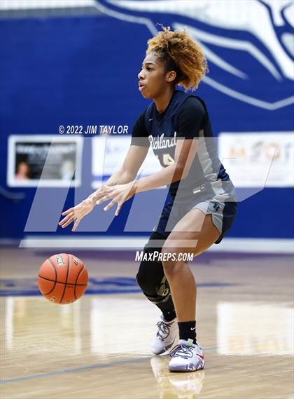 Thumbnail 2 in Richland vs Brewer (Weatherford Raising Cane's Christmas Classic) photogallery.