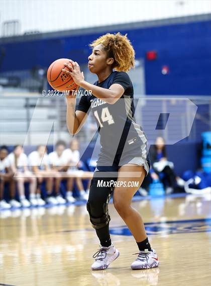 Thumbnail 2 in Richland vs Brewer (Weatherford Raising Cane's Christmas Classic) photogallery.